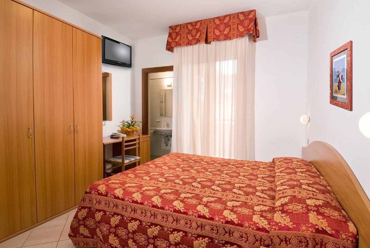 Hotel Belvedere Misano Adriatico Habitación foto