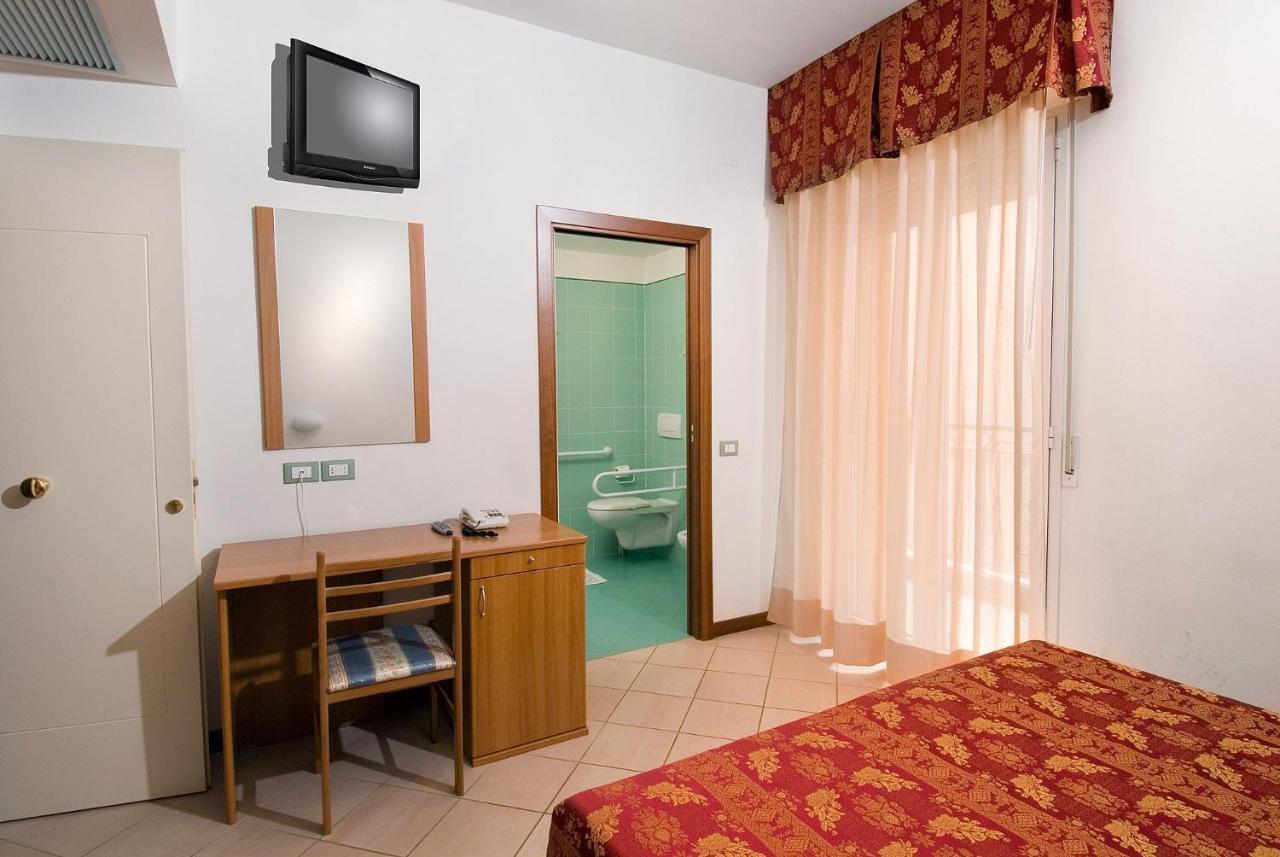 Hotel Belvedere Misano Adriatico Habitación foto